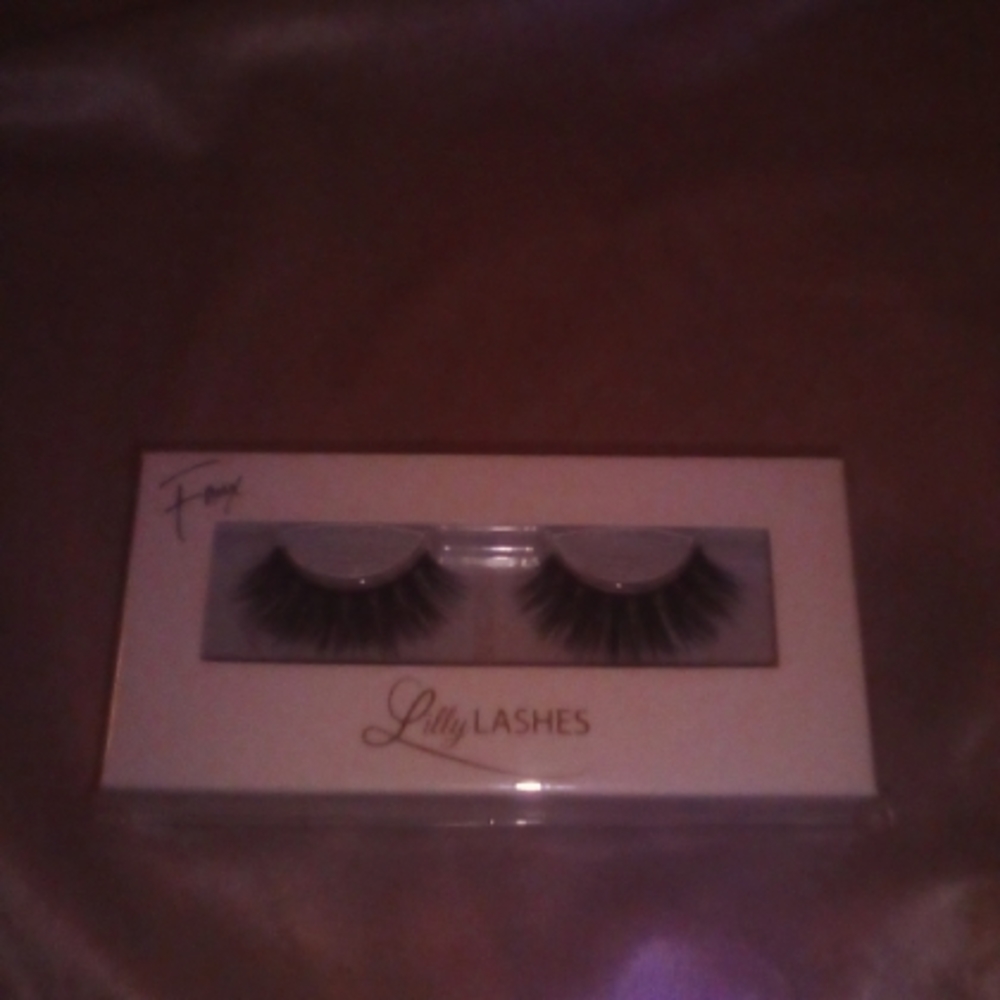 Eye lashes